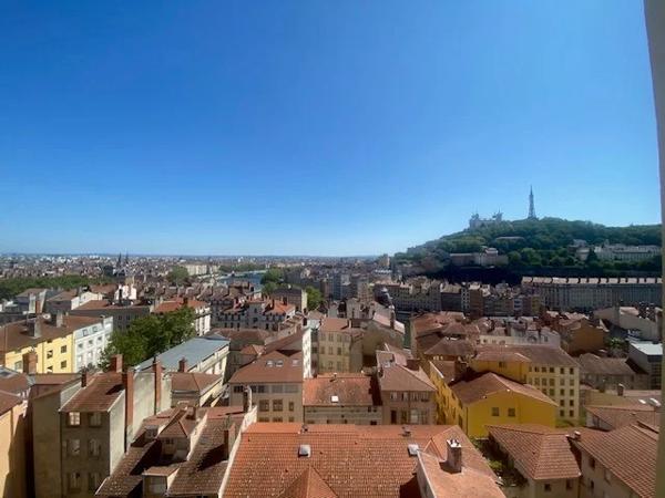 APPARTEMENT T3 A LOUER - LYON 1ER ARRONDISSEMENT Annonciade-Saint-Benoit 33.8 m 2 770 € charges comprises par mois
