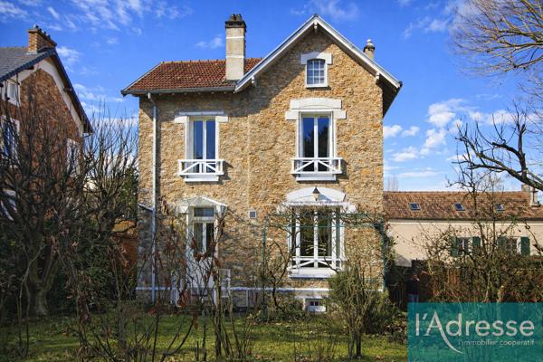 Pour les amoureux des maisons en meulière entièrement individuelles !