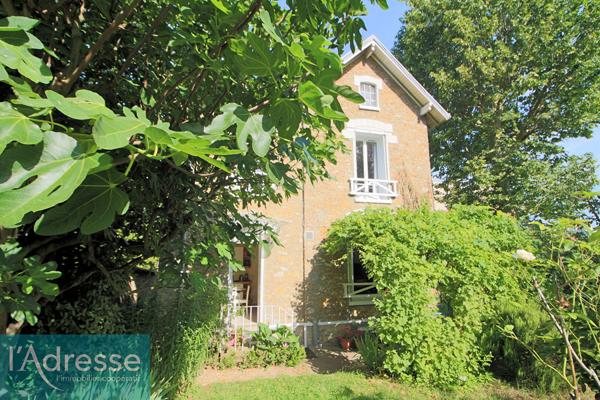 Pour les amoureux des maisons en meulière entièrement individuelles !