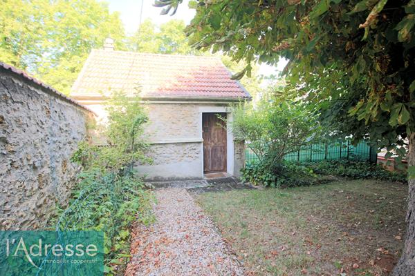 Pour les amoureux des maisons en meulière entièrement individuelles !