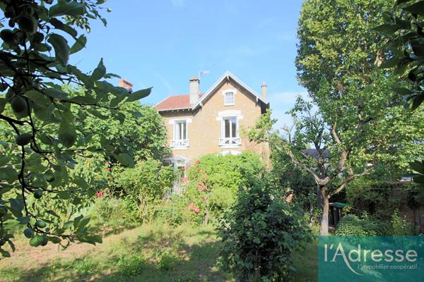 Pour les amoureux des maisons en meulière entièrement individuelles !