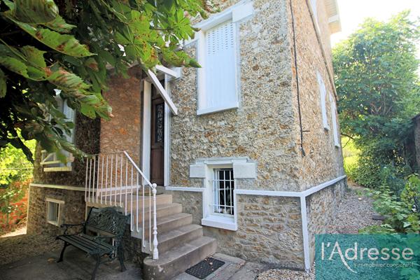 Pour les amoureux des maisons en meulière entièrement individuelles !