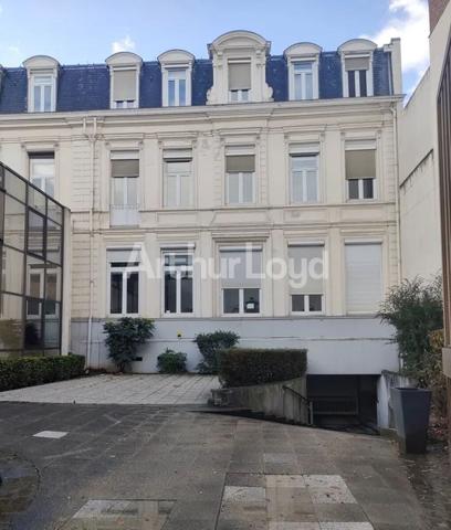 Bureaux à vendre au Vieux-Lille avec 31 stationnements privatifs