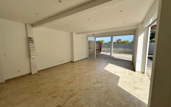 Appartement à vendre    3 pièces • 77,10 m2 Saint-François