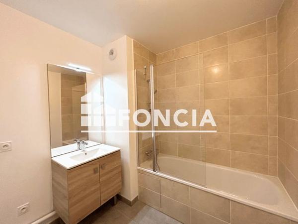 Location Appartement 4 pièces 85.5 m² - 1 A RUE HENRI DUNANT Bourg En Bresse 01000