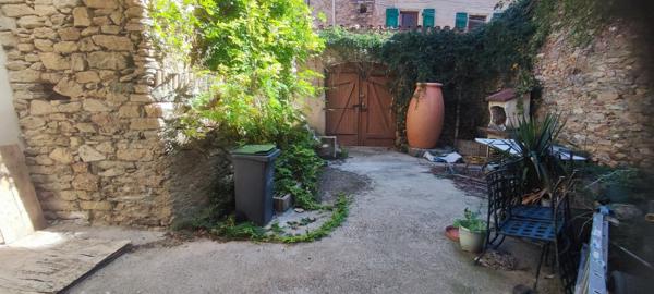 Belle propriété à Faugères 180 m², cour, terrasse