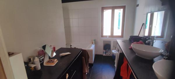 Belle propriété à Faugères 180 m², cour, terrasse