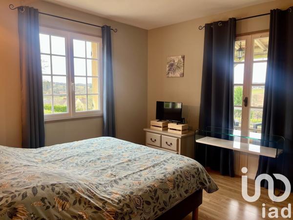 Maison 10 pièces de 191 m² à Meyrals (24220)