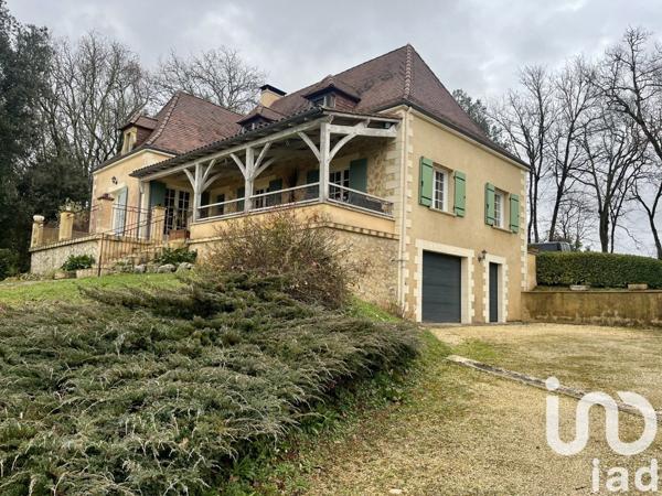 Maison 10 pièces de 191 m² à Meyrals (24220)