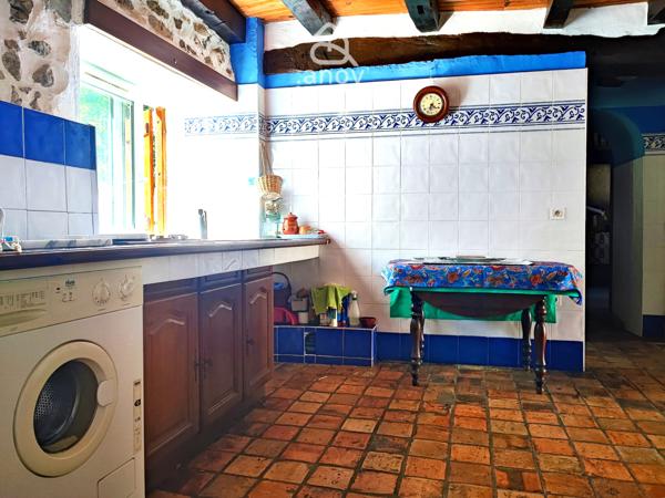 Maison de village
                                                                                                                                                                                                                                                                                                                        8 pièce(s)                                                                                                                                                                                                          5 chambre(s)                                                                                                                                                                                                          159  m²