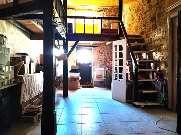 Maison de village
                                                                                                                                                                                                                                                                                                                        8 pièce(s)                                                                                                                                                                                                          5 chambre(s)                                                                                                                                                                                                          159  m²