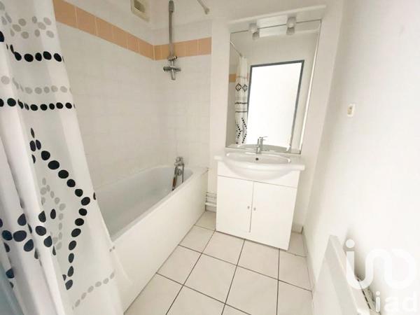 Appartement 3 pièces de 65 m² à Valenciennes (59300)
