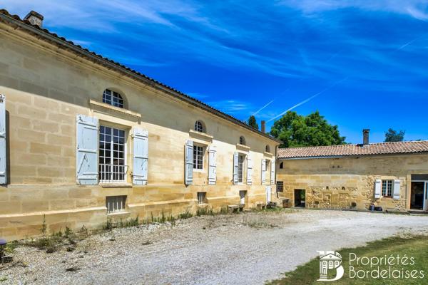 Magnifique et rare domaine de 1300 m² sur 6.4 hectares
