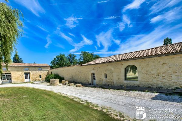 Magnifique et rare domaine de 1300 m² sur 6.4 hectares