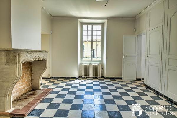 Magnifique et rare domaine de 1300 m² sur 6.4 hectares