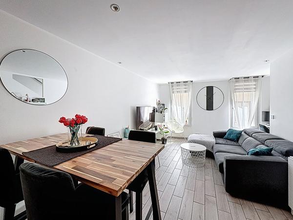 Maison de village Rougiers 3 pièces 60 m2 entièrement rénovée avec un garage.