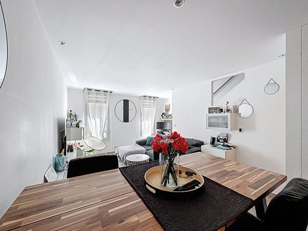 Maison de village Rougiers 3 pièces 60 m2 entièrement rénovée avec un garage.