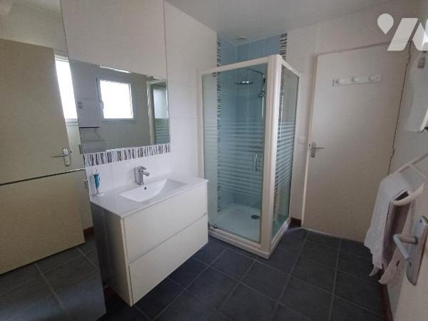 Maison + gite situés sur la corniche de Plestin les Gréves.

Très lumineuse et agréable a viv...