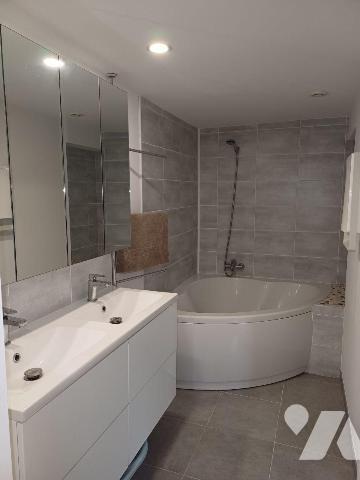 Maison + gite situés sur la corniche de Plestin les Gréves.

Très lumineuse et agréable a viv...