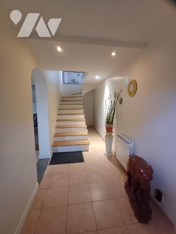 Maison + gite situés sur la corniche de Plestin les Gréves.

Très lumineuse et agréable a viv...