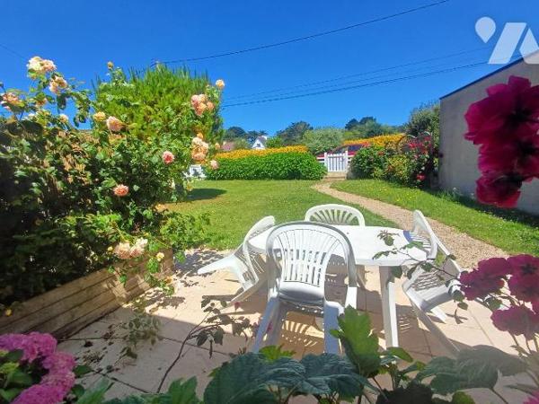 Maison + gite situés sur la corniche de Plestin les Gréves.

Très lumineuse et agréable a viv...