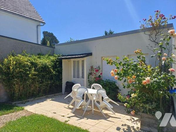 Maison + gite situés sur la corniche de Plestin les Gréves.

Très lumineuse et agréable a viv...