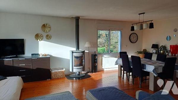 Maison + gite situés sur la corniche de Plestin les Gréves.

Très lumineuse et agréable a viv...