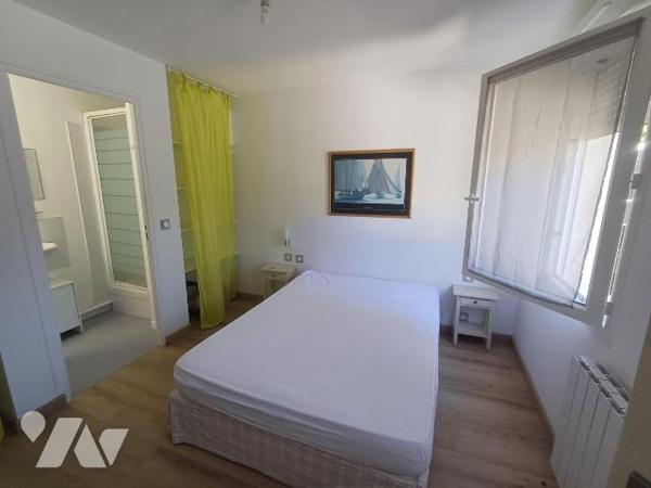 Maison + gite situés sur la corniche de Plestin les Gréves.

Très lumineuse et agréable a viv...