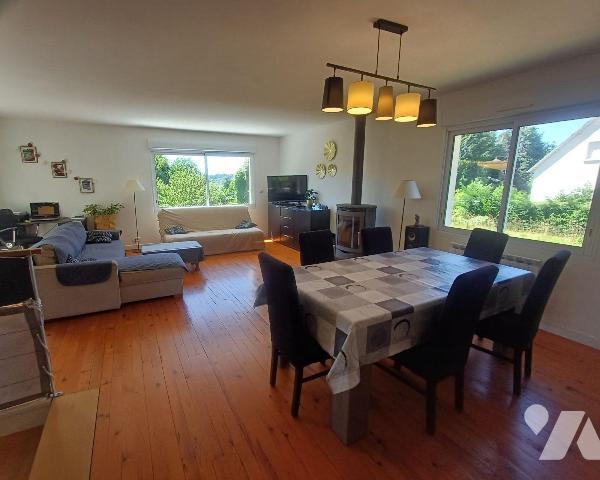 Maison + gite situés sur la corniche de Plestin les Gréves.

Très lumineuse et agréable a viv...