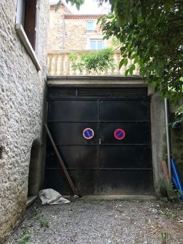 Appartement une chambre avec terrasse et garage