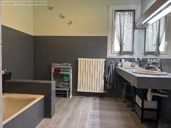 Vente                                                      Maison
                        
                     6 pièces                      144 m2                     à Marmande