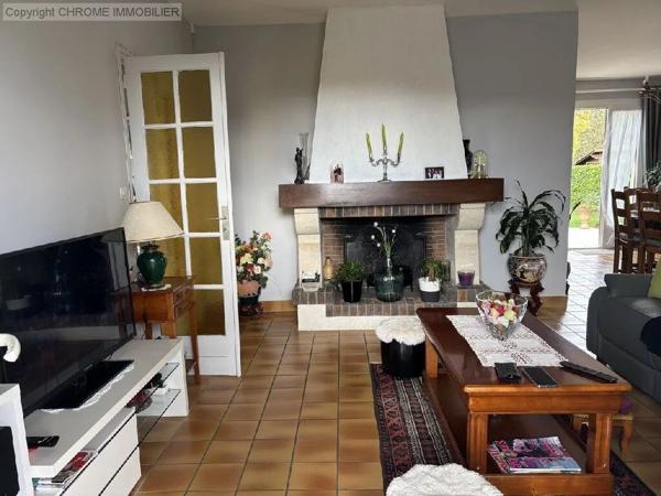 Vente                                                      Maison
                        
                     6 pièces                      144 m2                     à Marmande