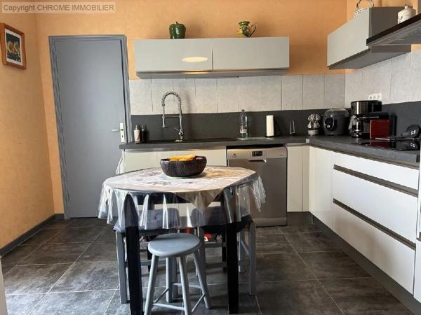 Vente                                                      Maison
                        
                     6 pièces                      144 m2                     à Marmande