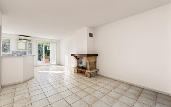 Maison à vendre    5 pièces • 107 m2 Fréjus