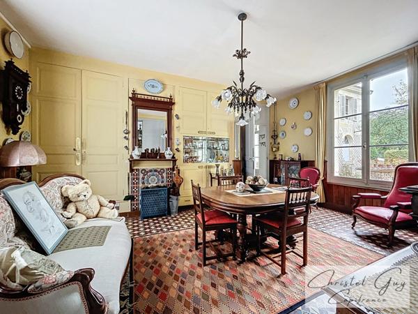 Propriété de Charme à vendre en bord du Loir- 5 Chambres-2000 m² de terrain (72340) LA CHARTRE SUR LE LOIR