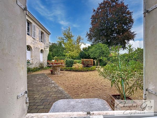 Propriété de Charme à vendre en bord du Loir- 5 Chambres-2000 m² de terrain (72340) LA CHARTRE SUR LE LOIR