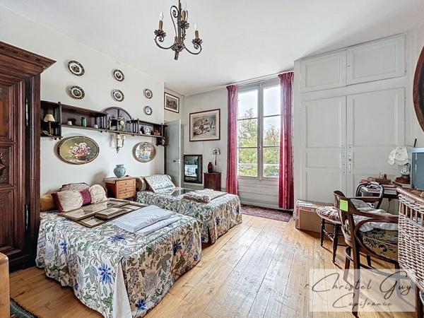 Propriété de Charme à vendre en bord du Loir- 5 Chambres-2000 m² de terrain (72340) LA CHARTRE SUR LE LOIR