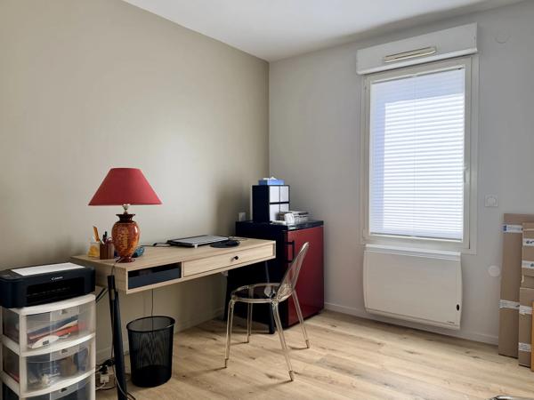 Acheter un bel appartement rénové à Bordeaux aux Chartrons en duplex, 3 chambres, avec de beaux extérieurs dans une résidence sécurisée avec parking en sous-sol