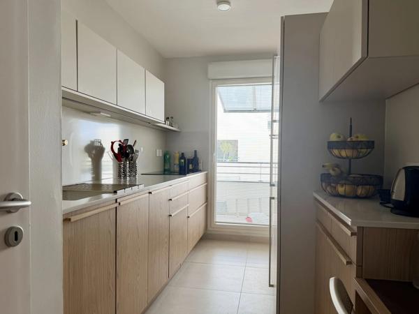 Acheter un bel appartement rénové à Bordeaux aux Chartrons en duplex, 3 chambres, avec de beaux extérieurs dans une résidence sécurisée avec parking en sous-sol