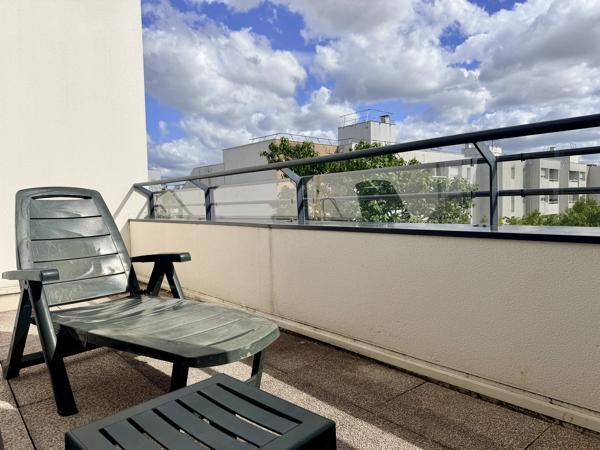 Acheter un bel appartement rénové à Bordeaux aux Chartrons en duplex, 3 chambres, avec de beaux extérieurs dans une résidence sécurisée avec parking en sous-sol