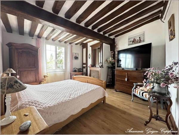 Exceptionnelle maison de ville à Courville : 250m², 6 chambres & piscine Intérieure – À 15 min de Chartres