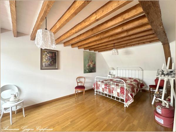 Exceptionnelle maison de ville à Courville : 250m², 6 chambres & piscine Intérieure – À 15 min de Chartres