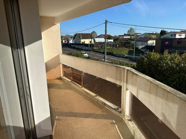 A LOUER  Appartement T1 vide Saint Pierre du Mont balcon parking