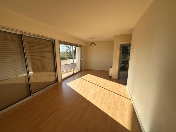A LOUER  Appartement T1 vide Saint Pierre du Mont balcon parking