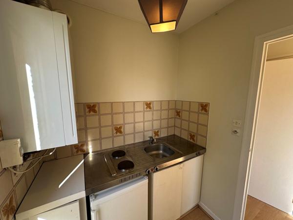 A LOUER  Appartement T1 vide Saint Pierre du Mont balcon parking