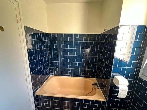 A LOUER  Appartement T1 vide Saint Pierre du Mont balcon parking