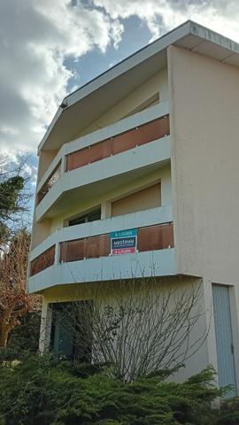 A LOUER  Appartement T1 vide Saint Pierre du Mont balcon parking