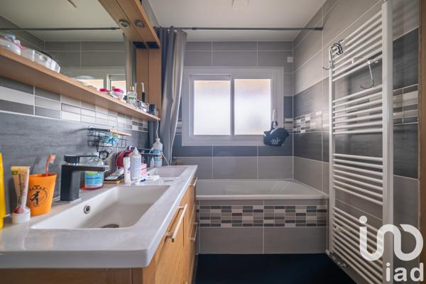 Maison à vendre 5 pièces 103 m² Sargé-lès-le-Mans