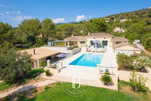 Roquebrune-sur-Argens, Villa  380 m² à vendre