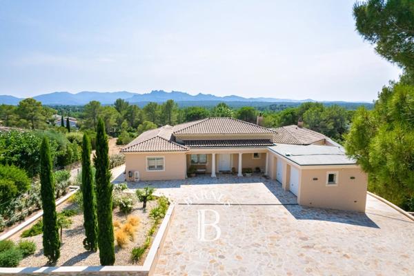 Roquebrune-sur-Argens, Villa  380 m² à vendre